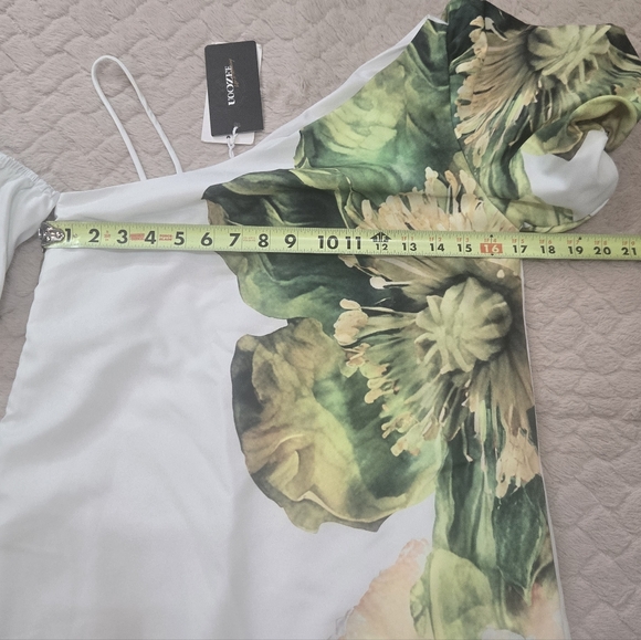 UOOZEE White Floral Flowy Beach Vacation Maxi Dress with Puff Sleeves - NWT - Picture 3 of 15